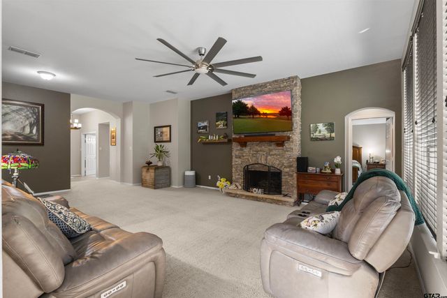 621 Winding Brook Lane, Tyler, TX 75703