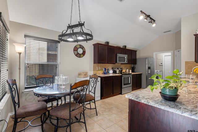 621 Winding Brook Lane, Tyler, TX 75703