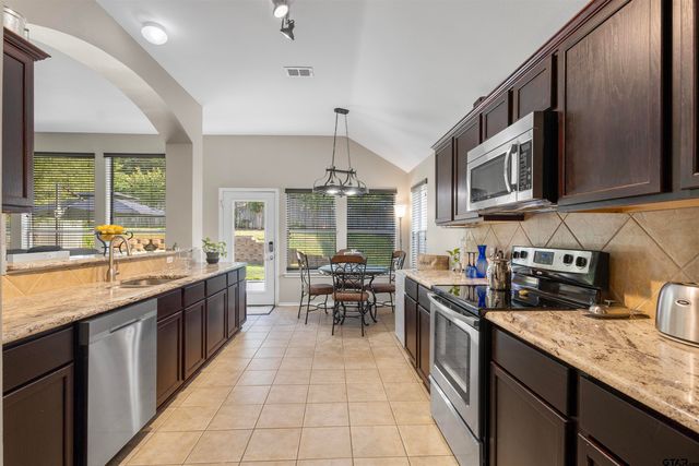 621 Winding Brook Lane, Tyler, TX 75703