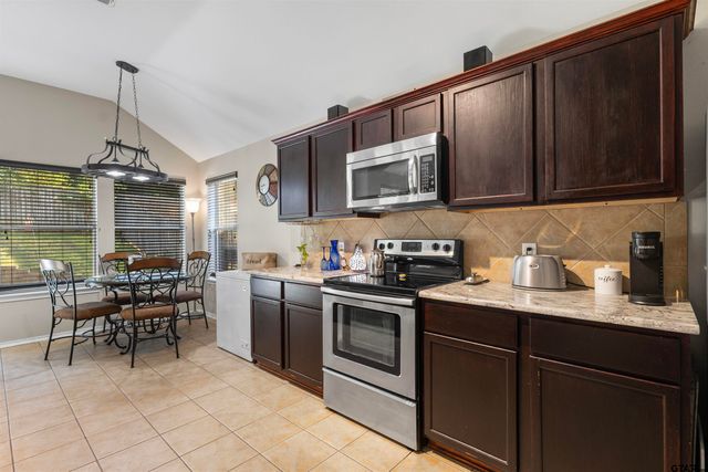 621 Winding Brook Lane, Tyler, TX 75703