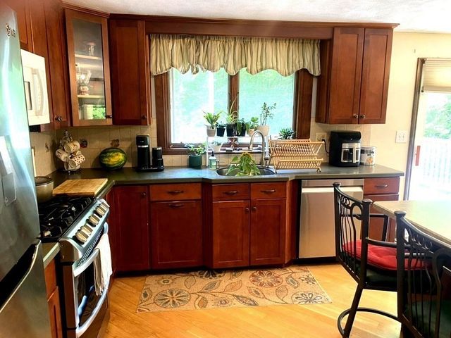 10 Warwick Rd, Walpole, MA 02071