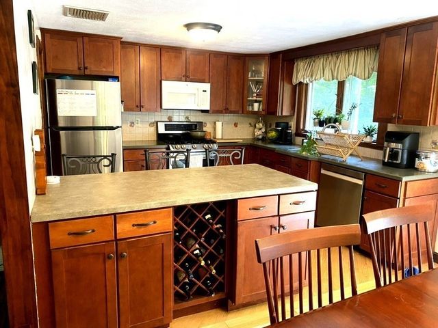 10 Warwick Rd, Walpole, MA 02071