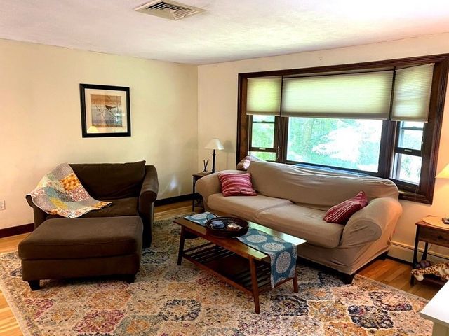 10 Warwick Rd, Walpole, MA 02071