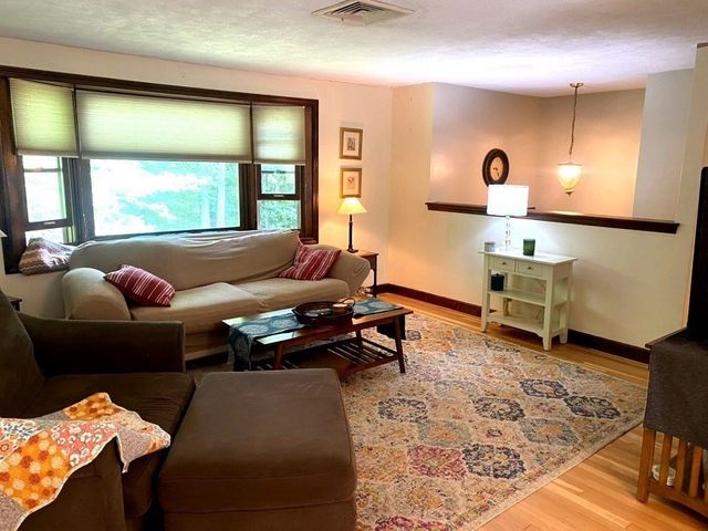 10 Warwick Rd, Walpole, MA 02071