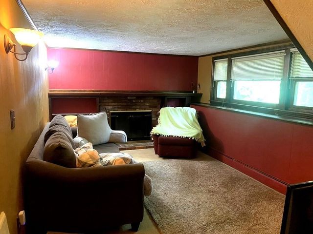 10 Warwick Rd, Walpole, MA 02071