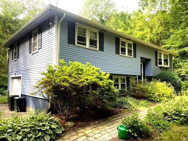 10 Warwick Rd, Walpole, MA 02071