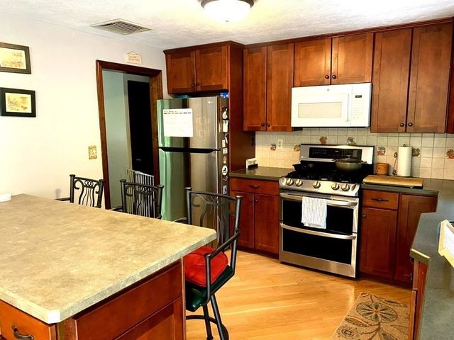10 Warwick Rd, Walpole, MA 02071