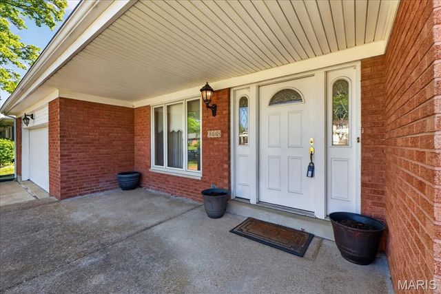 9448 Firebush Drive, St Louis, MO 63126