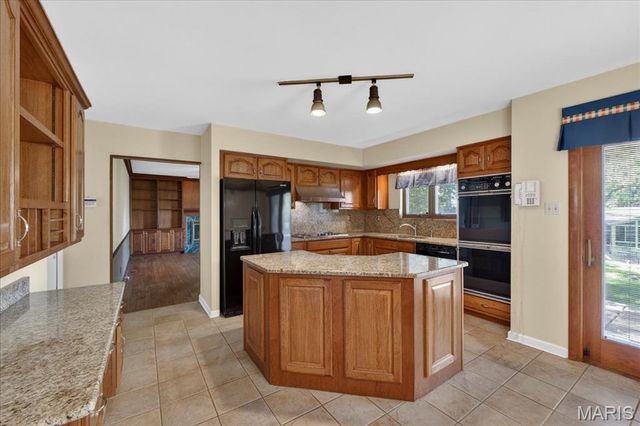 9448 Firebush Drive, St Louis, MO 63126