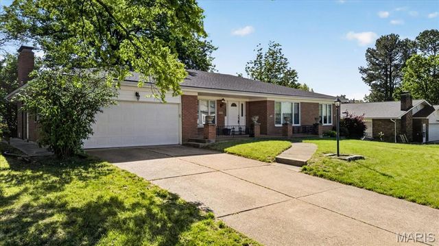 9448 Firebush Drive, St Louis, MO 63126
