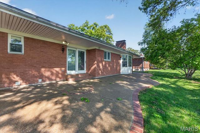 9448 Firebush Drive, St Louis, MO 63126