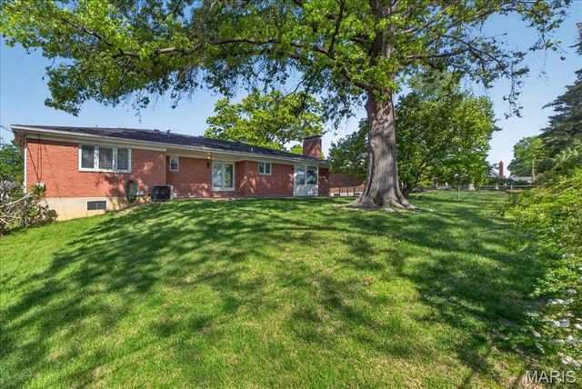9448 Firebush Drive, St Louis, MO 63126