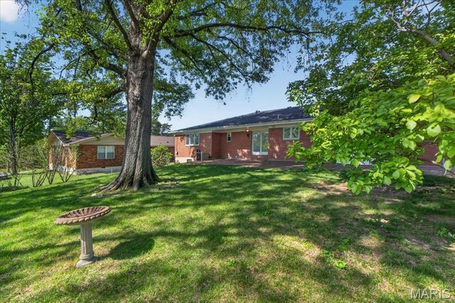 9448 Firebush Drive, St Louis, MO 63126