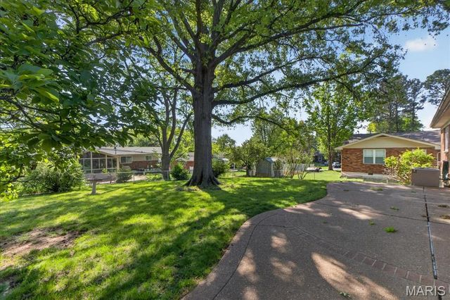 9448 Firebush Drive, St Louis, MO 63126