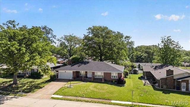9448 Firebush Drive, St Louis, MO 63126