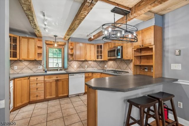 21 Hickory Run Rd, Lebanon Twp., NJ 07830