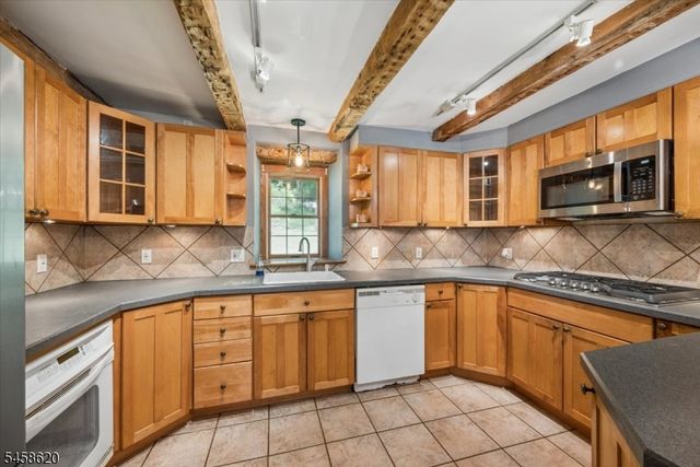 21 Hickory Run Rd, Lebanon Twp., NJ 07830
