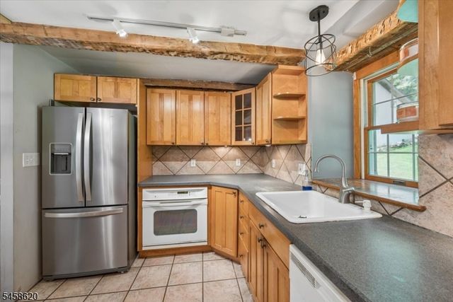 21 Hickory Run Rd, Lebanon Twp., NJ 07830