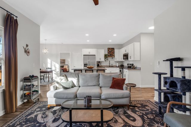 337 Hilltop Dr, Shelbyville, TN 37160