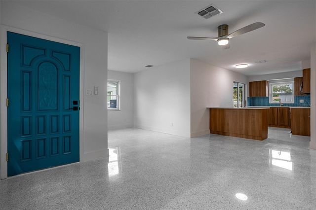 829 89TH AVENUE N, St Petersburg, FL 33702