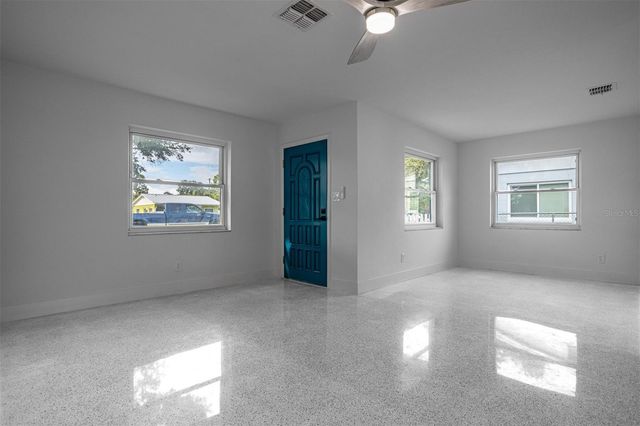 829 89TH AVENUE N, St Petersburg, FL 33702
