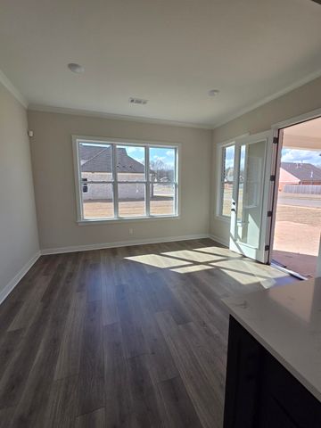 170 HAZEL CREST DR E, Oakland, TN 38060