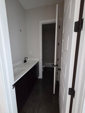 170 HAZEL CREST DR E, Oakland, TN 38060