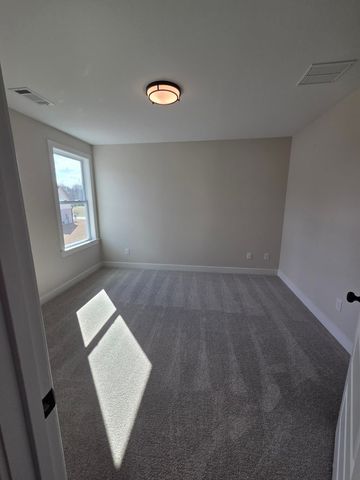 170 HAZEL CREST DR E, Oakland, TN 38060