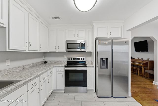 6543 AIRES Road, Jacksonville, FL 32244