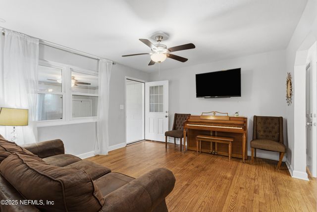 6543 AIRES Road, Jacksonville, FL 32244