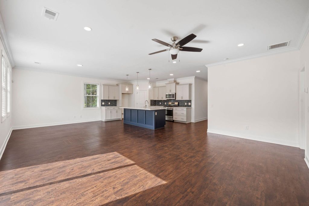 Image 10 of property listing at 112 Shadybrook Drive, Summerville, SC 29486