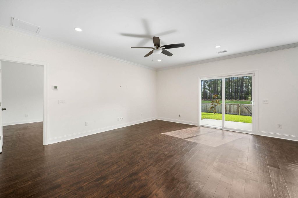 Image 11 of property listing at 112 Shadybrook Drive, Summerville, SC 29486