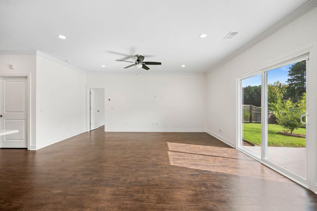 Image 12 of property listing at 112 Shadybrook Drive, Summerville, SC 29486