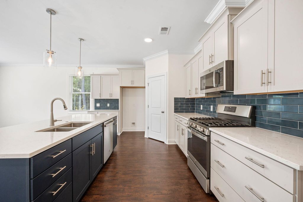 Image 13 of property listing at 112 Shadybrook Drive, Summerville, SC 29486