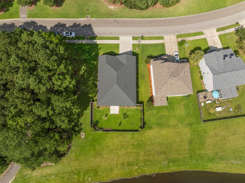 Image 2 of property listing at 112 Shadybrook Drive, Summerville, SC 29486