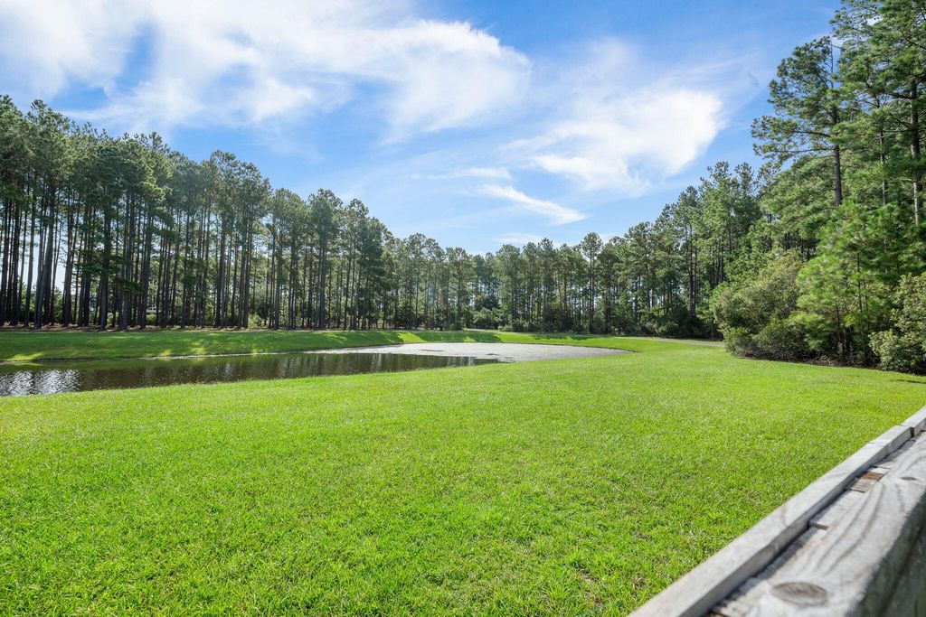 Image 5 of property listing at 112 Shadybrook Drive, Summerville, SC 29486
