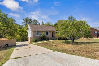 704 Green Valley Ct, Clarksville, TN 37042