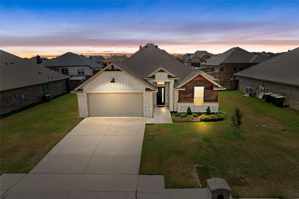 209 Rees Avenue, Godley, TX 76044