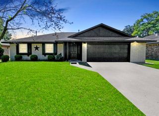 701 Regency Drive, Deer Park, TX 77536