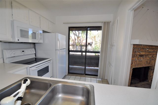 2610 Lakehill Lane 12c, Carrollton, TX 75006