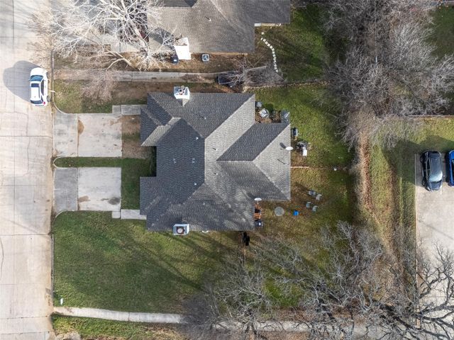 100 & 102 Oakwood Lane, Kennedale, TX 76060