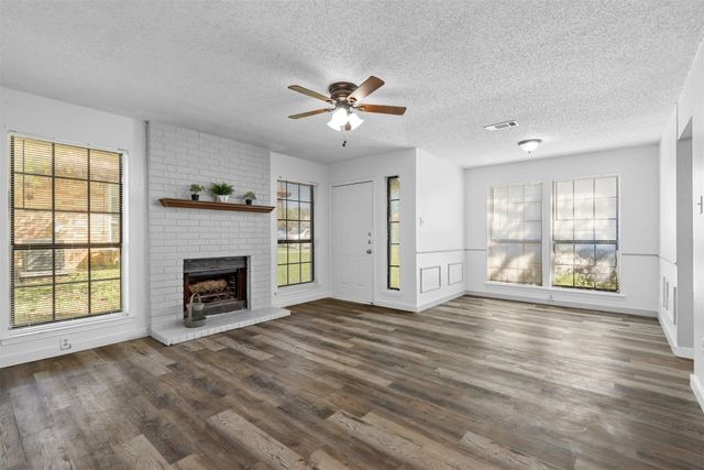 100 & 102 Oakwood Lane, Kennedale, TX 76060