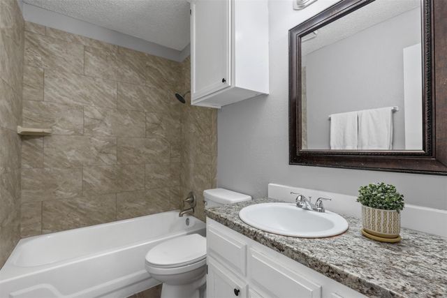 100 & 102 Oakwood Lane, Kennedale, TX 76060