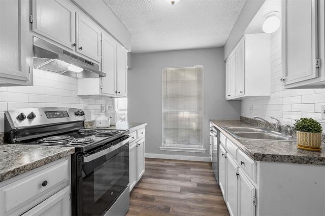 100 & 102 Oakwood Lane, Kennedale, TX 76060