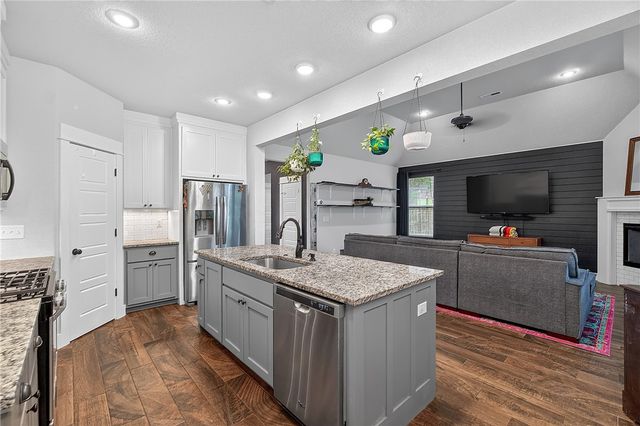 770 Hawthorn Way, Centerton, AR 72719