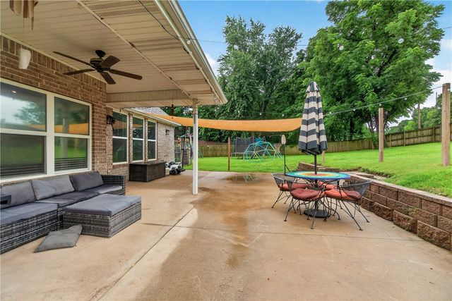 770 Hawthorn Way, Centerton, AR 72719