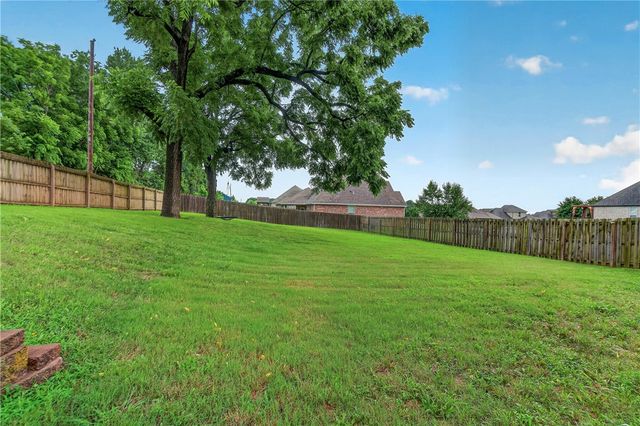 770 Hawthorn Way, Centerton, AR 72719