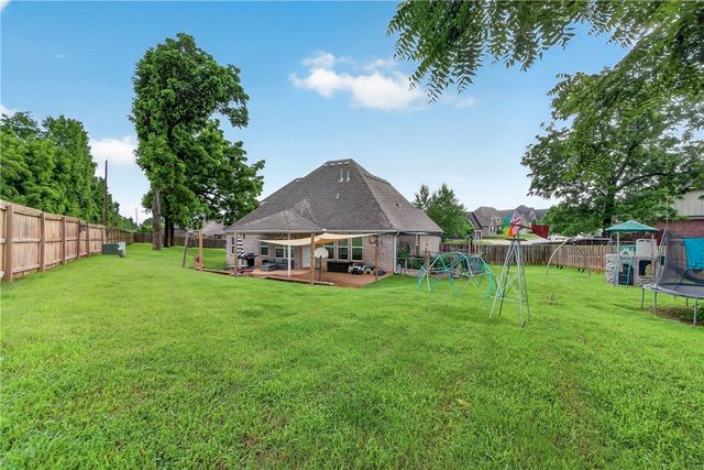 770 Hawthorn Way, Centerton, AR 72719