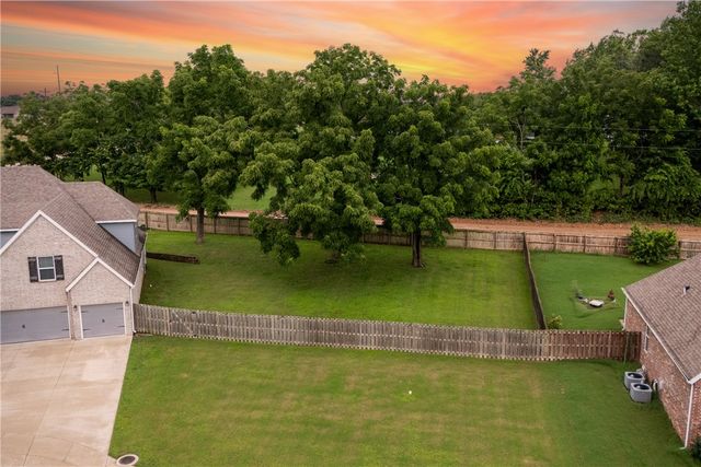 770 Hawthorn Way, Centerton, AR 72719