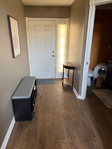 160 Crescent Lane, Schaumburg, IL 60193